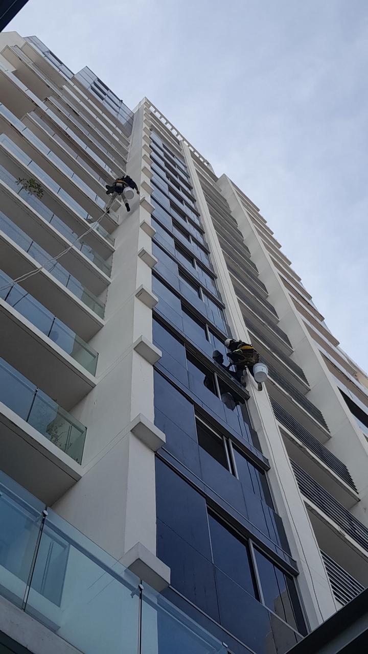 Trabajos en altura en una fachada